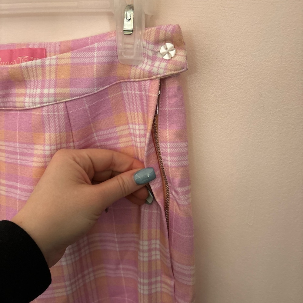 🎀Pink Bundle! Barbie, Galinda, 2 pink outfits - Picture 6 of 14